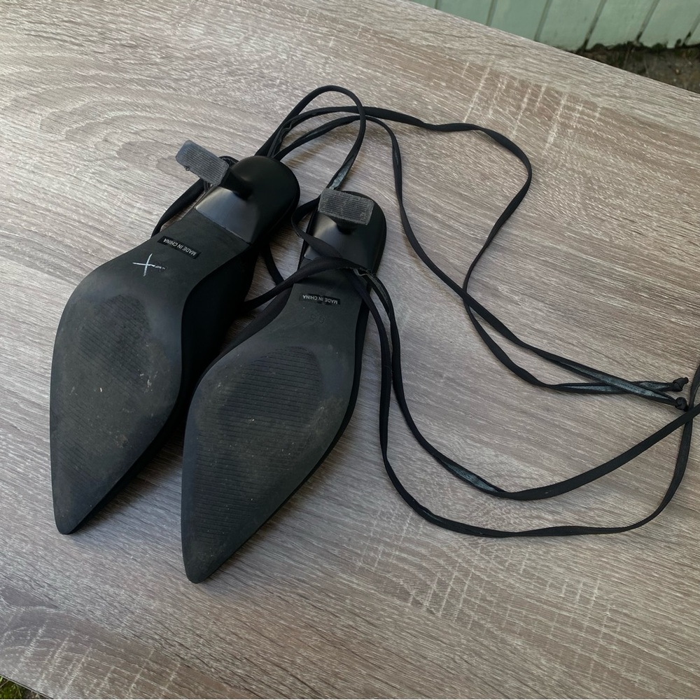 Pointed Toe Kitten Heel - Picture 2 of 4